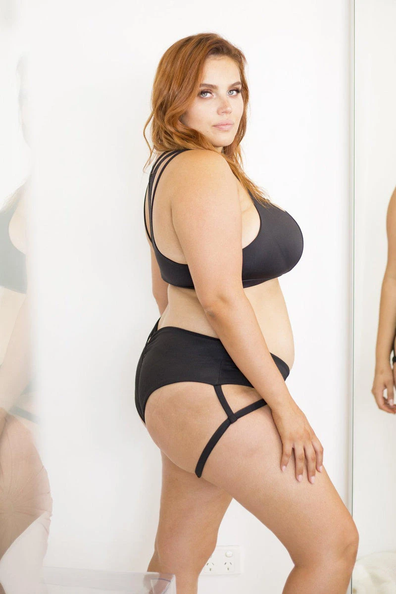 Lunalae Lure You Low-Rise Garter Shorts - Black 7 Lunalae Lure You Low-Rise Garter Shorts - Black - Image 5