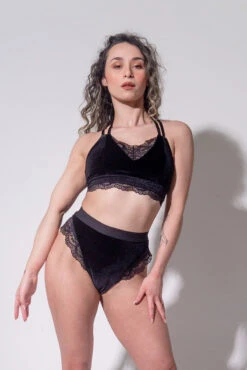 Sorte Velvet Adore Shorts - Black 11 Sorte Velvet Adore Shorts - Black -Radd Pole Wear Shop ADORE 5 0fa940ba 3ab1 4319 968a 91eb610c08ac