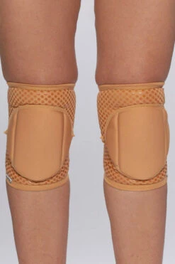 Queen Grippy Kneepads - Caramel 11 Queen Grippy Kneepads - Caramel -Radd Pole Wear Shop NudeCaramelGrip1