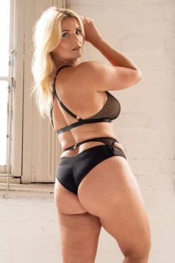 Tatiana Activewear Kaizen Top - Black Mesh -Radd Pole Wear Shop TatianaActiveKaizenBlack 0214cropped 9fe74a40 c5de 4fef 9acd 1d1ebb3c8a4c 1