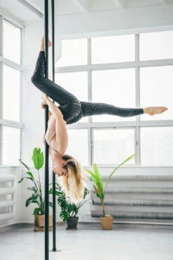 REV ACTIV Sticky Leggings - Black -Radd Pole Wear Shop revactiv dancetemple print malowanieswiatlem 0034